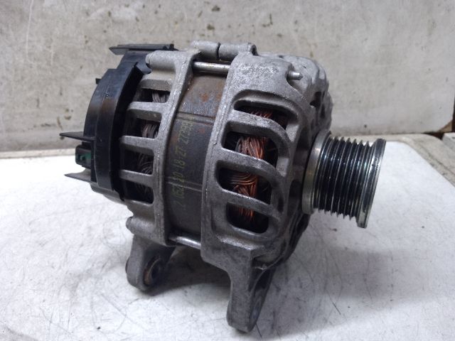 bontott DACIA DUSTER Generátor