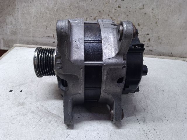 bontott DACIA DUSTER Generátor