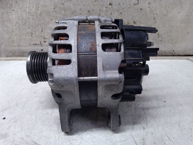 bontott DACIA DUSTER Generátor