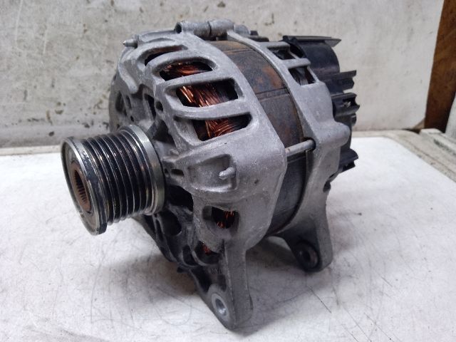 bontott DACIA DUSTER Generátor