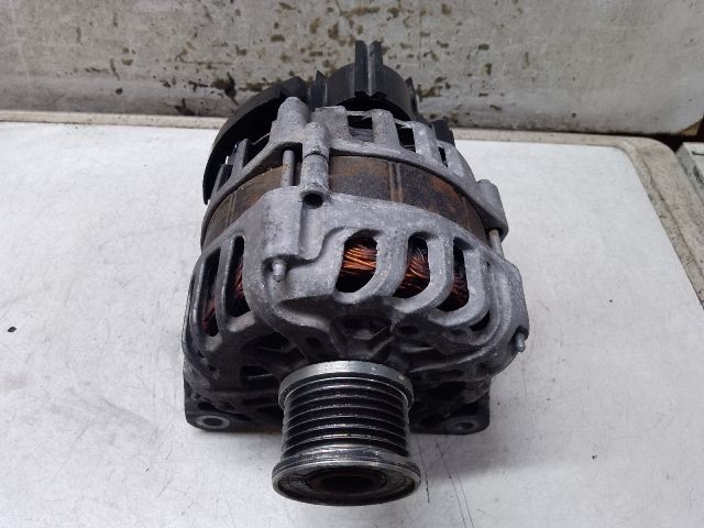 bontott DACIA DUSTER Generátor