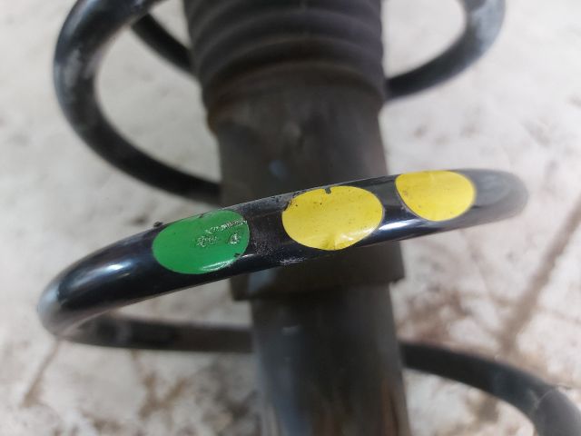 bontott DACIA DUSTER Bal első Gólyaláb (Lengécsillapító, Rugó)