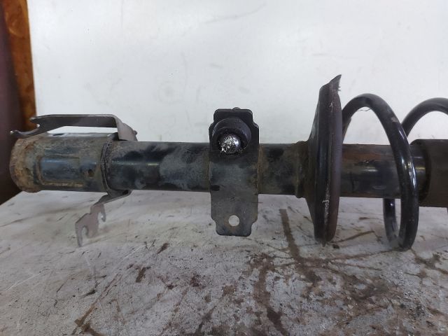 bontott DACIA DUSTER Bal első Gólyaláb (Lengécsillapító, Rugó)