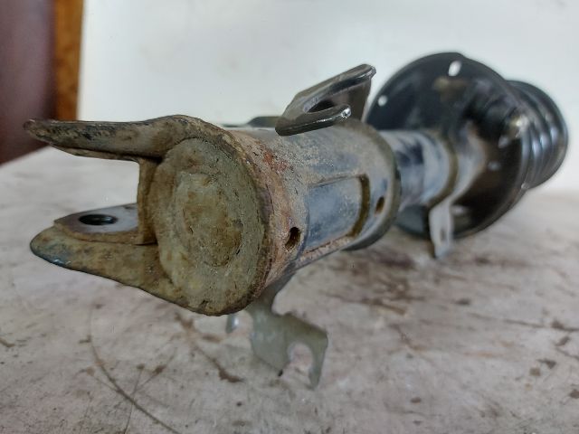 bontott DACIA DUSTER Bal első Gólyaláb (Lengécsillapító, Rugó)