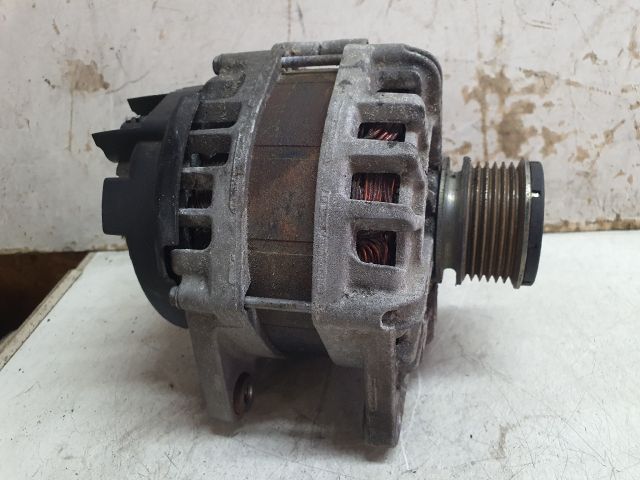 bontott DACIA DUSTER Generátor