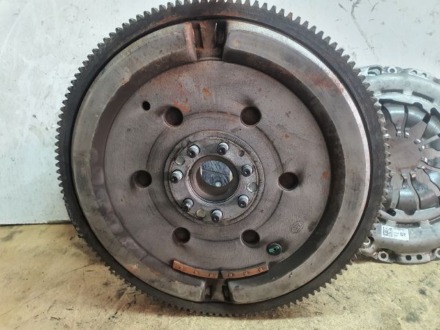 bontott DACIA DUSTER Kuplung Szett Lendkerékkel