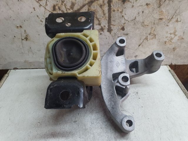 bontott DACIA DUSTER Motor Tartó Bak (Fém)