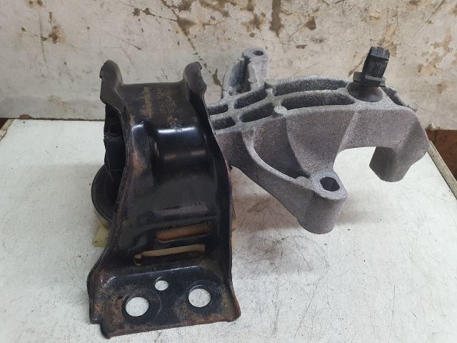 bontott DACIA DUSTER Motor Tartó Bak (Fém)