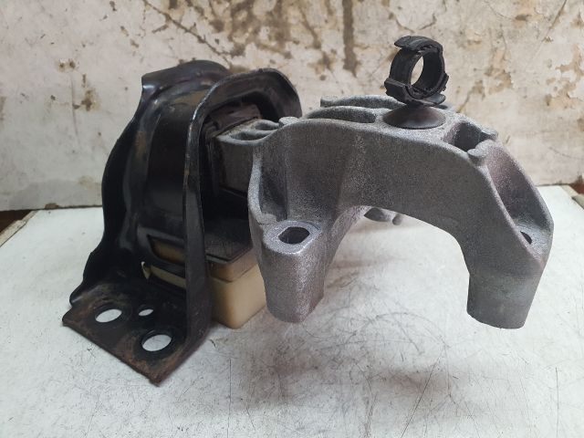 bontott DACIA DUSTER Motor Tartó Bak (Fém)