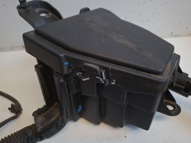 bontott DACIA DUSTER Biztosítéktábla Motortér