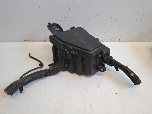 bontott DACIA DUSTER Biztosítéktábla Motortér