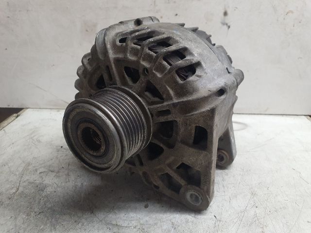 bontott DACIA DUSTER Generátor