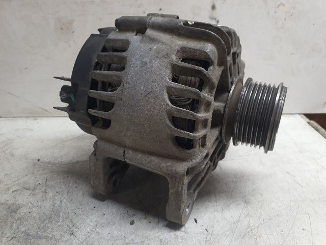 bontott DACIA DUSTER Generátor