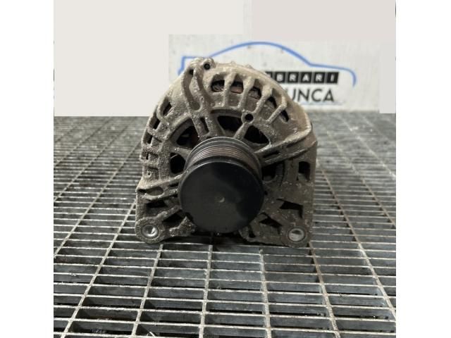 bontott DACIA DUSTER Generátor