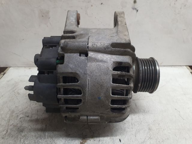 bontott DACIA DUSTER Generátor