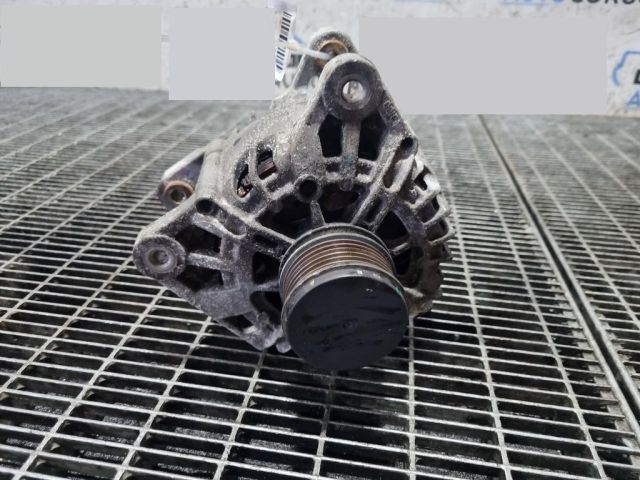 bontott DACIA DUSTER Generátor