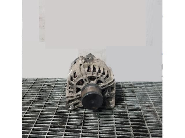 bontott DACIA DUSTER Generátor