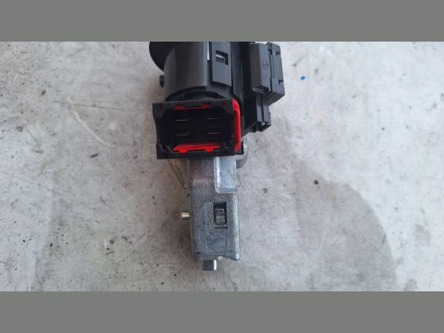 bontott DACIA DUSTER Gyújtáskapcsoló Házzal