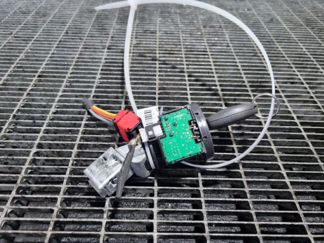 bontott DACIA DUSTER Gyújtáskapcsoló