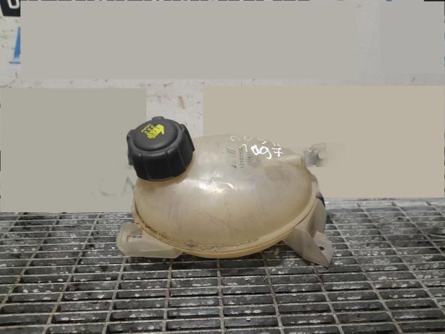 bontott DACIA DUSTER Kiegyenlítő Tartály