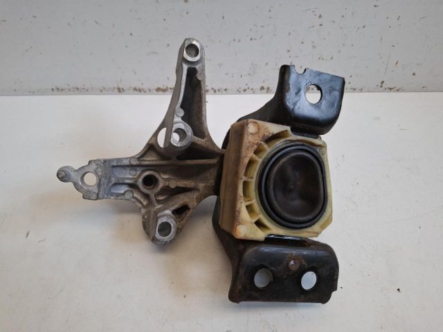 bontott DACIA DUSTER Motor Tartó Bak Jobb