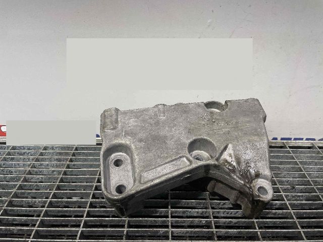 bontott DACIA DUSTER Motor Tartó Bak (Pozíciófüggetlen)