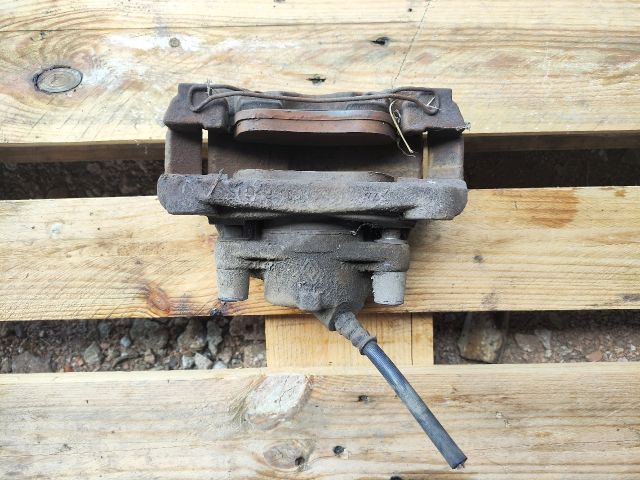 bontott DACIA DUSTER Bal első Féknyereg Munkahengerrel