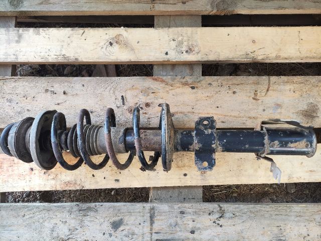 bontott DACIA DUSTER Bal első Gólyaláb (Lengécsillapító, Rugó)