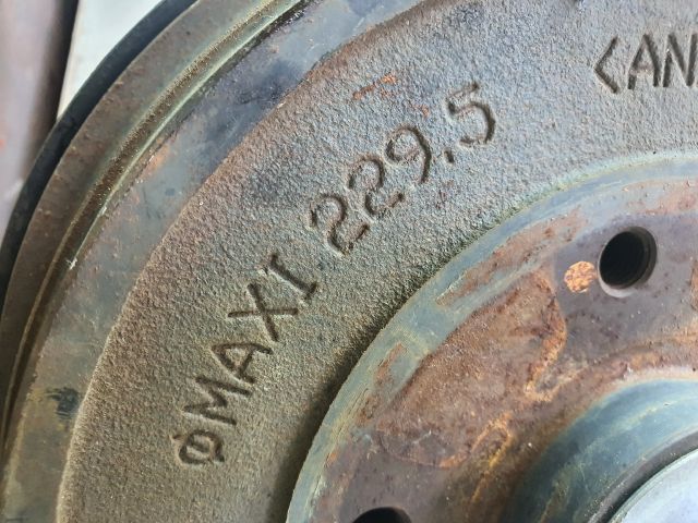 bontott DACIA DUSTER Bal hátsó Kerékagy