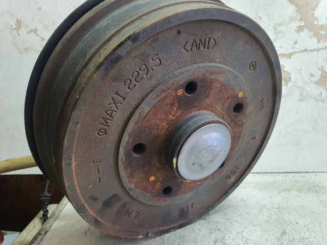 bontott DACIA DUSTER Bal hátsó Kerékagy