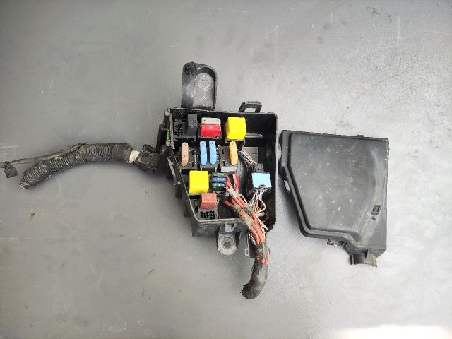 bontott DACIA DUSTER Biztosítéktábla Motortér