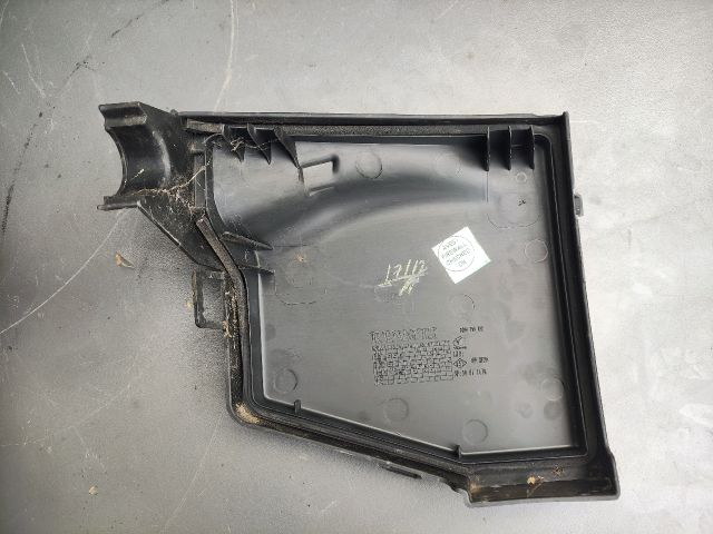 bontott DACIA DUSTER Biztosítéktábla Motortér