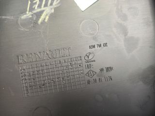 bontott DACIA DUSTER Biztosítéktábla Motortér