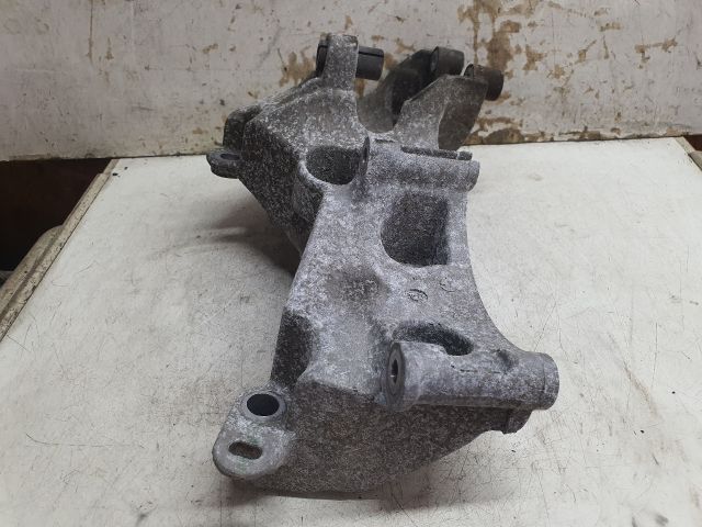 bontott DACIA DUSTER Generátor Tartó Bak