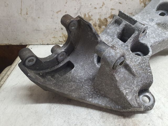 bontott DACIA DUSTER Generátor Tartó Bak