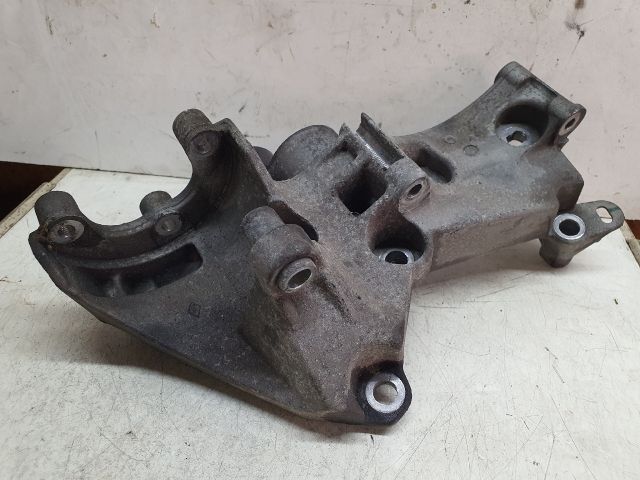 bontott DACIA DUSTER Generátor Tartó Bak