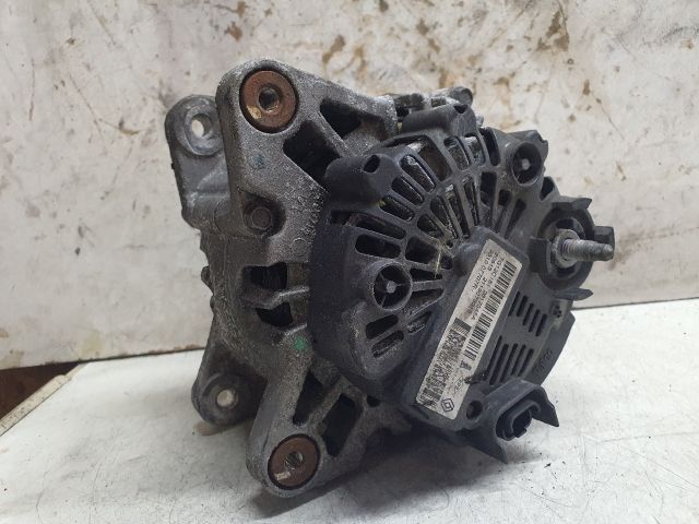 bontott DACIA DUSTER Generátor