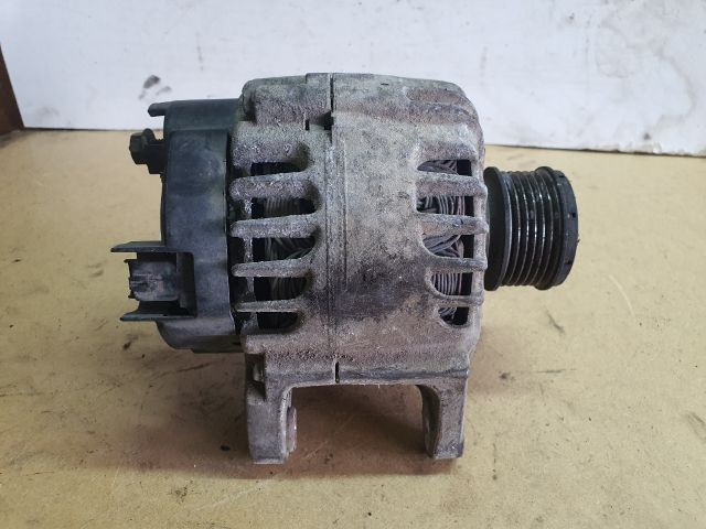 bontott DACIA DUSTER Generátor