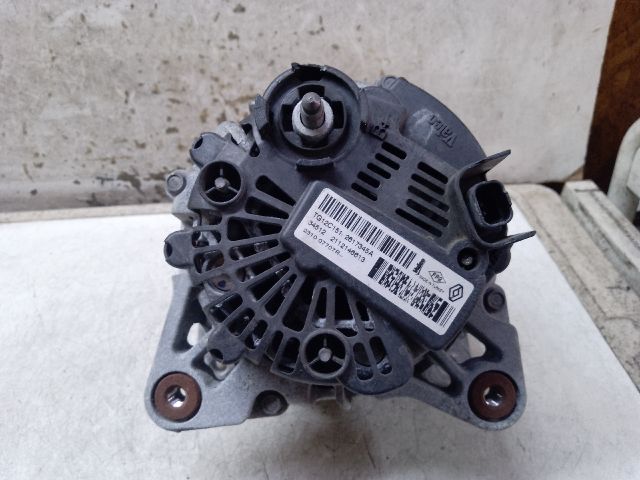 bontott DACIA DUSTER Generátor