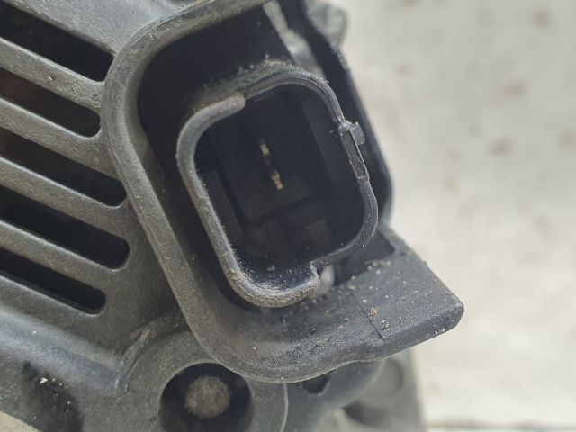 bontott DACIA DUSTER Generátor