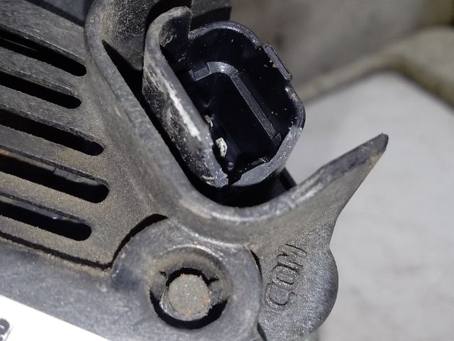 bontott DACIA DUSTER Generátor