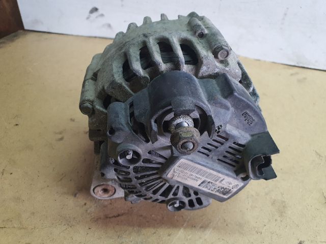 bontott DACIA DUSTER Generátor