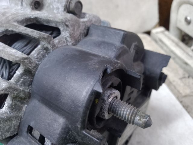 bontott DACIA DUSTER Generátor