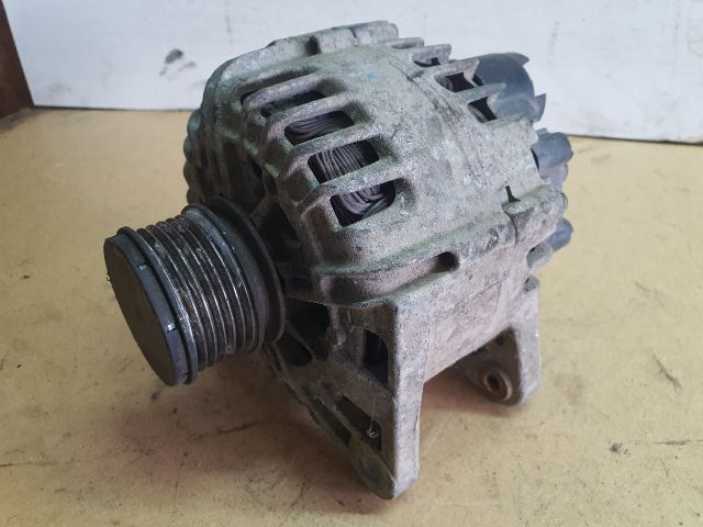 bontott DACIA DUSTER Generátor