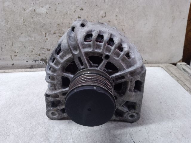 bontott DACIA DUSTER Generátor