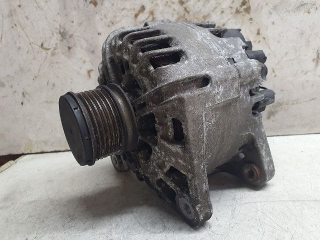 bontott DACIA DUSTER Generátor