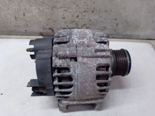 bontott DACIA DUSTER Generátor