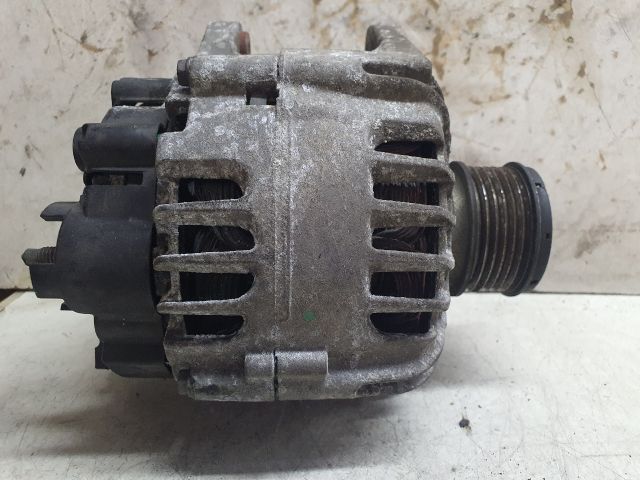 bontott DACIA DUSTER Generátor