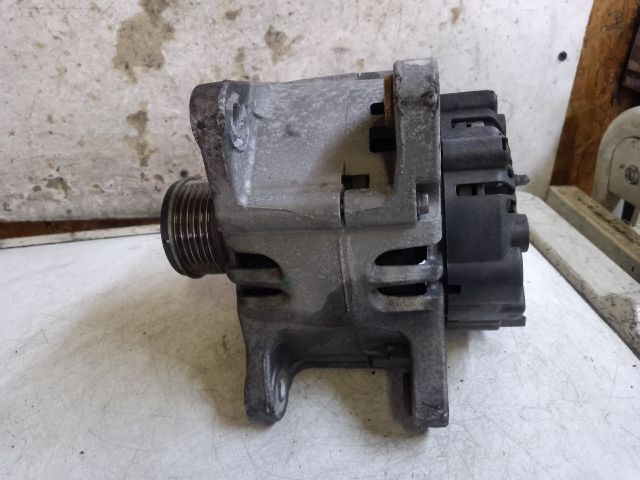 bontott DACIA DUSTER Generátor