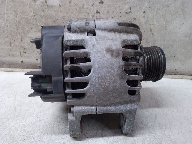 bontott DACIA DUSTER Generátor